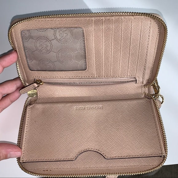 Michae Kors Wallet - Picture 3 of 3